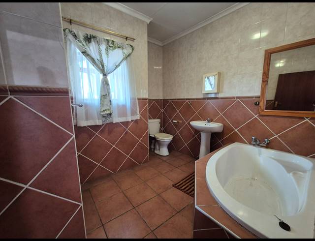 3 BEDROOM TOWNHOUSE FOR SALE IN VANDERBIJLPARK SE 2
